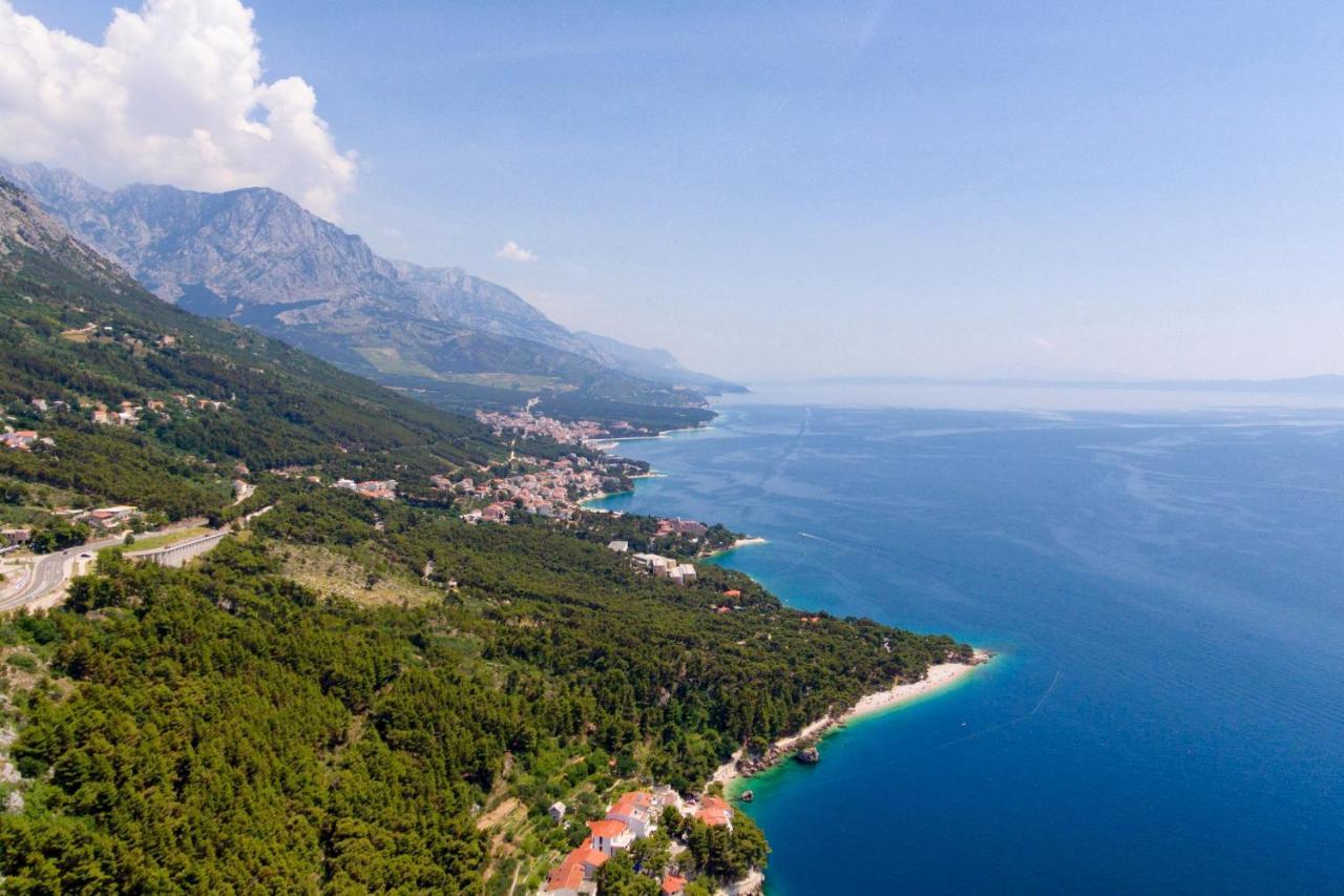 Apartments With A Parking Space Brela, Makarska - 18495 ภายนอก รูปภาพ