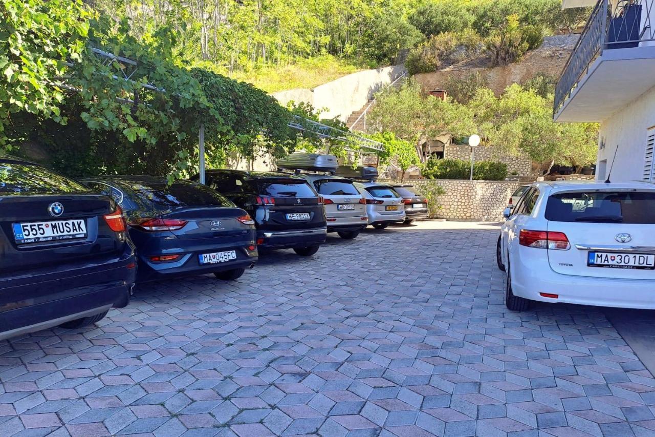 Apartments With A Parking Space Brela, Makarska - 18495 ภายนอก รูปภาพ